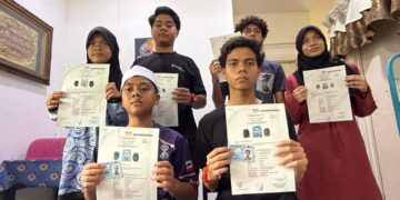Dua daripada enam beradik yatim piatu akhirnya dapat MyKad