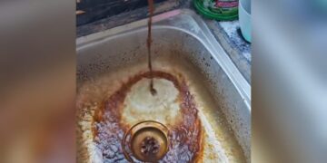 [VIDEO] Penduduk Machang kecewa, buka paip keluar air ‘kopi’