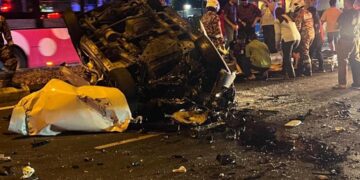 Perodua Aruz, Volkswagen Golf terbalik, lelaki parah dalam kemalangan