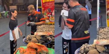 Peniaga ‘char kuey teow’ belanja pelanggan OKU