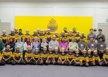 MIXUE santuni rumah anak yatim, agih air percuma