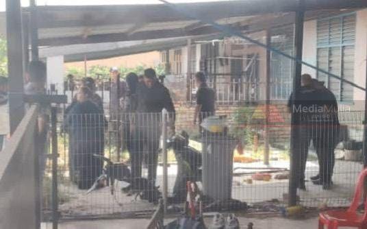 Rangka bayi ditanam di laman rumah