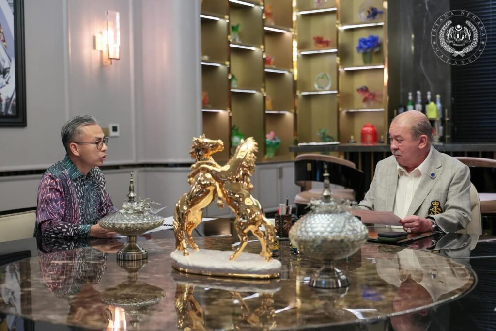 Fahmi persembah ONSA 2025 kepada Sultan Ibrahim