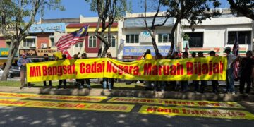 Peminat turun ke jalanan luah bantahan kepada MFL