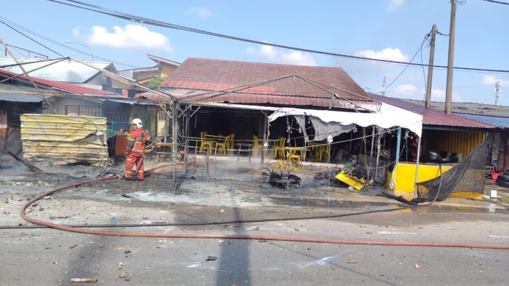 Pemilik, penjaga premis bunga api terbakar di Wakaf Che Yeh ditahan