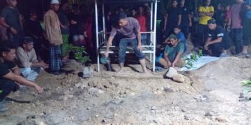 Pasangan dibunuh kejam selamat dikebumikan