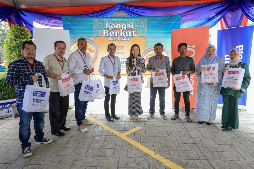 Kerjasama KKDW, Media Mulia edar 1,000 pek bubur lambuk