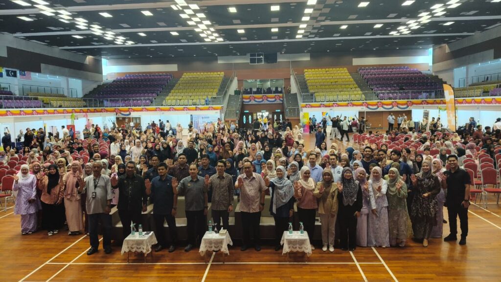 Isu rasuah RM9.5 juta: Saya cabar kamu dedahkan nama – Ketua AMK