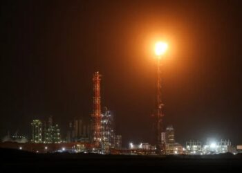 Iran bedil loji penapis minyak Israel