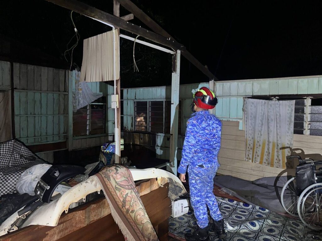 Ribut kuat landa Felda Lubuk Merbau