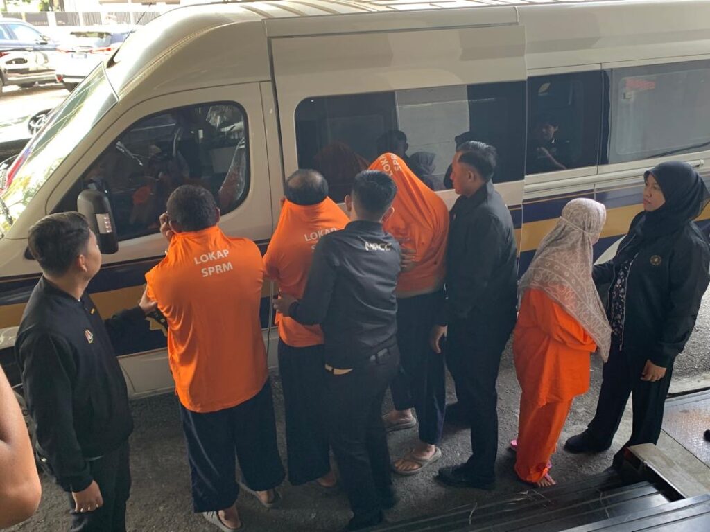 Rasuah projek penyelidikan: Empat termasuk dua pensyarah direman empat hari