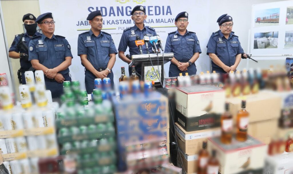 Kastam rampas rokok, arak di gudang tak berpenghuni