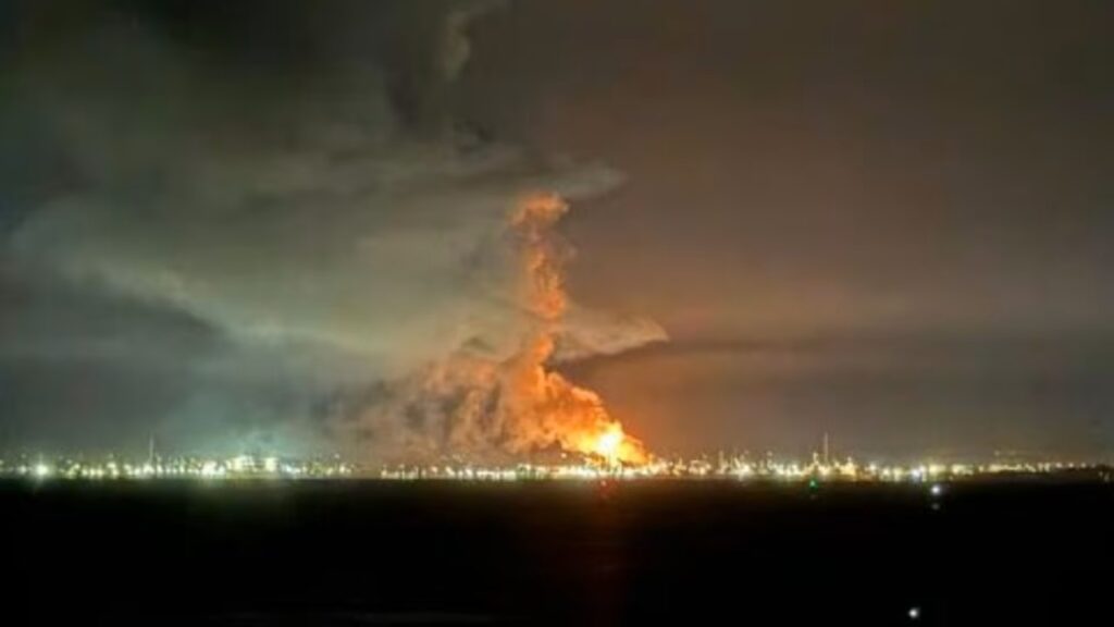 Kilang penapis minyak utama Australia terbakar, meletup