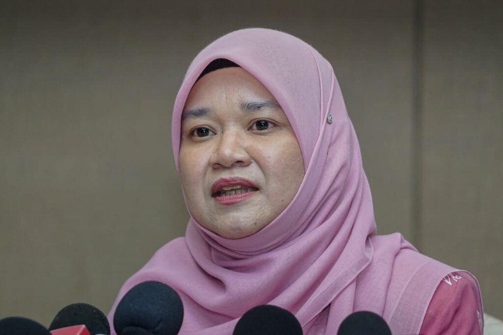 KPM salur RM100,000 perbaiki sekolah terbakar, murid PdPR sementara – Fadhlina