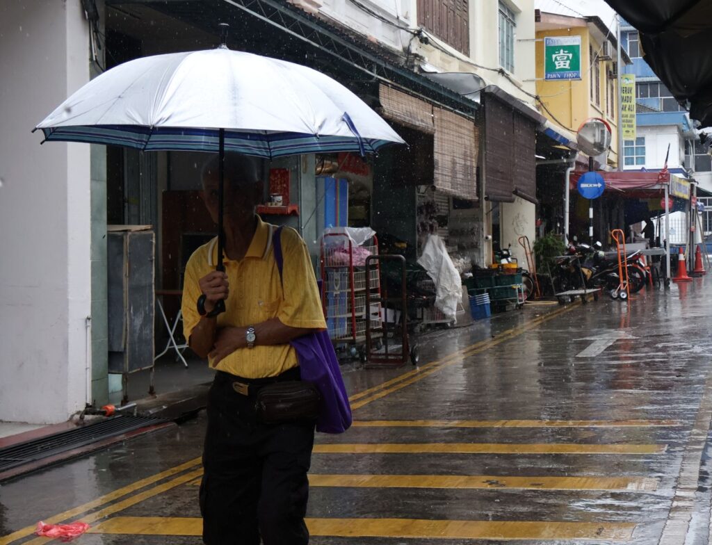 Hujan lebat landa 4 negeri hingga tengah hari ini