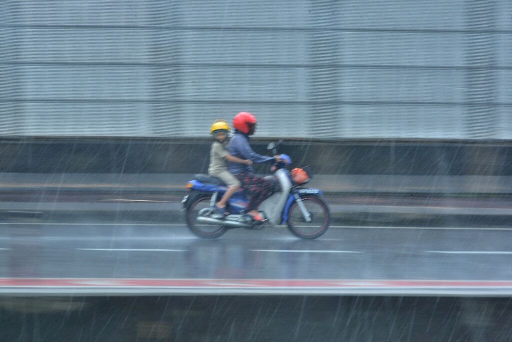 Lima negeri dilanda ribut petir hingga 5 petang ini