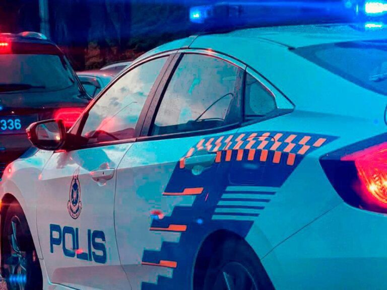 Geng rempuh pusat hiburan guna lori, polis buru suspek