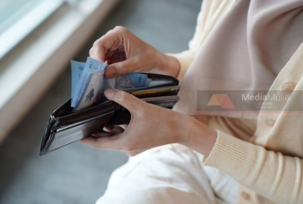 ‘Panjang benar rasa April ni, tak habis-habis lagi…’