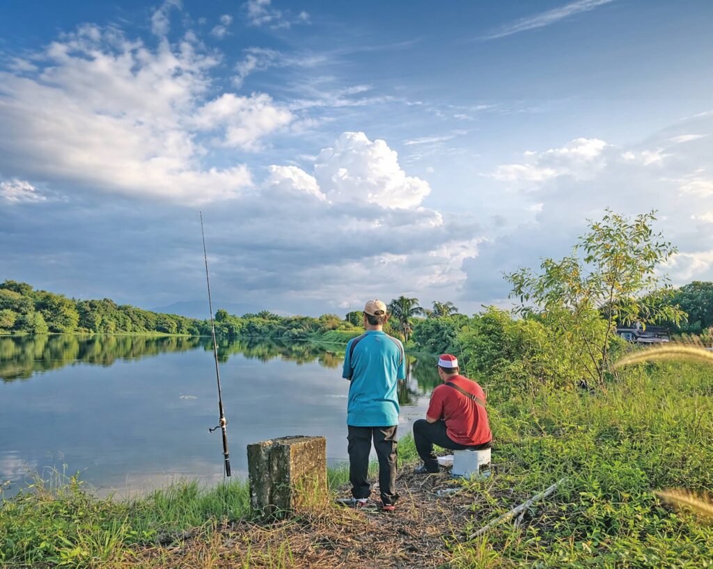 Aktiviti memancing penduduk perumahan Bandar Pulai Jaya