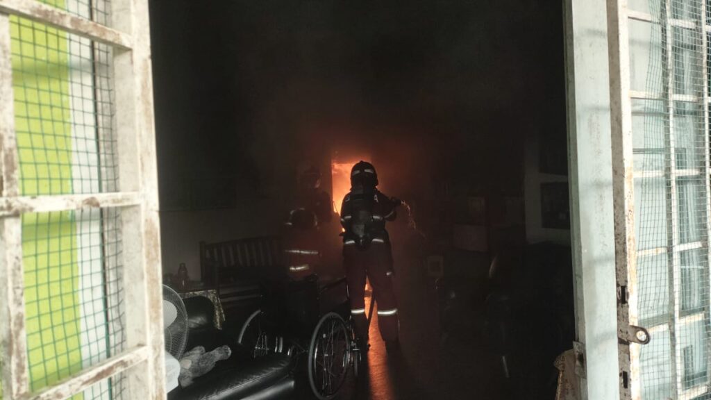 Wanita warga emas melecur rumah terbakar