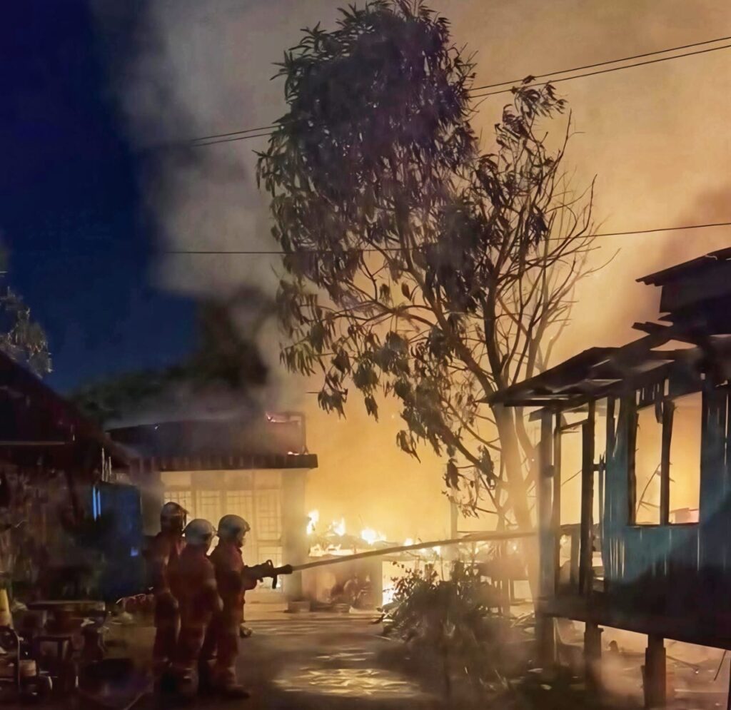 Rumah musnah terbakar sewaktu keluar mencandat sotong