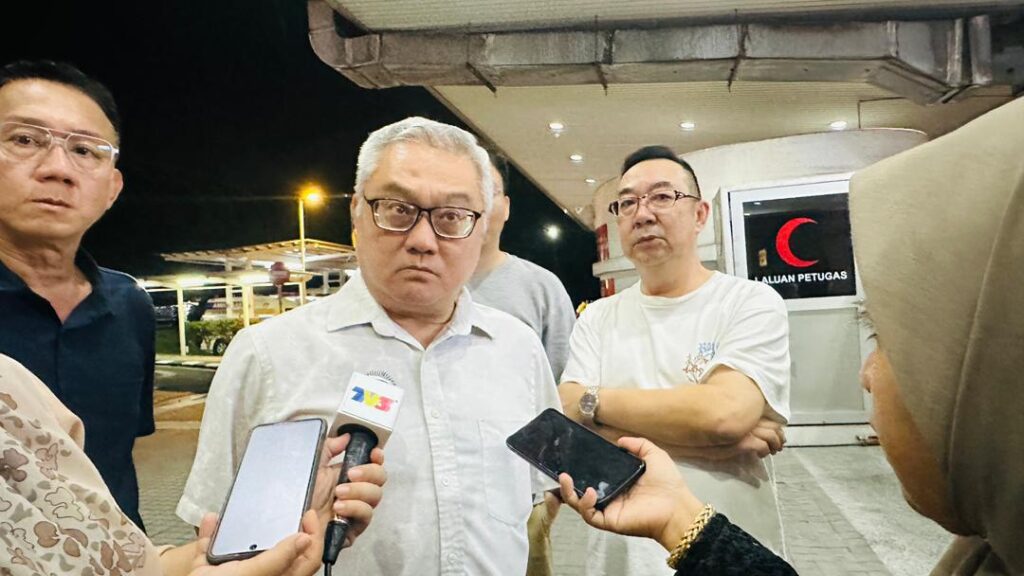 [KEMAS KINI] Lek Khang kritikal, kini sedang jalani pembedahan