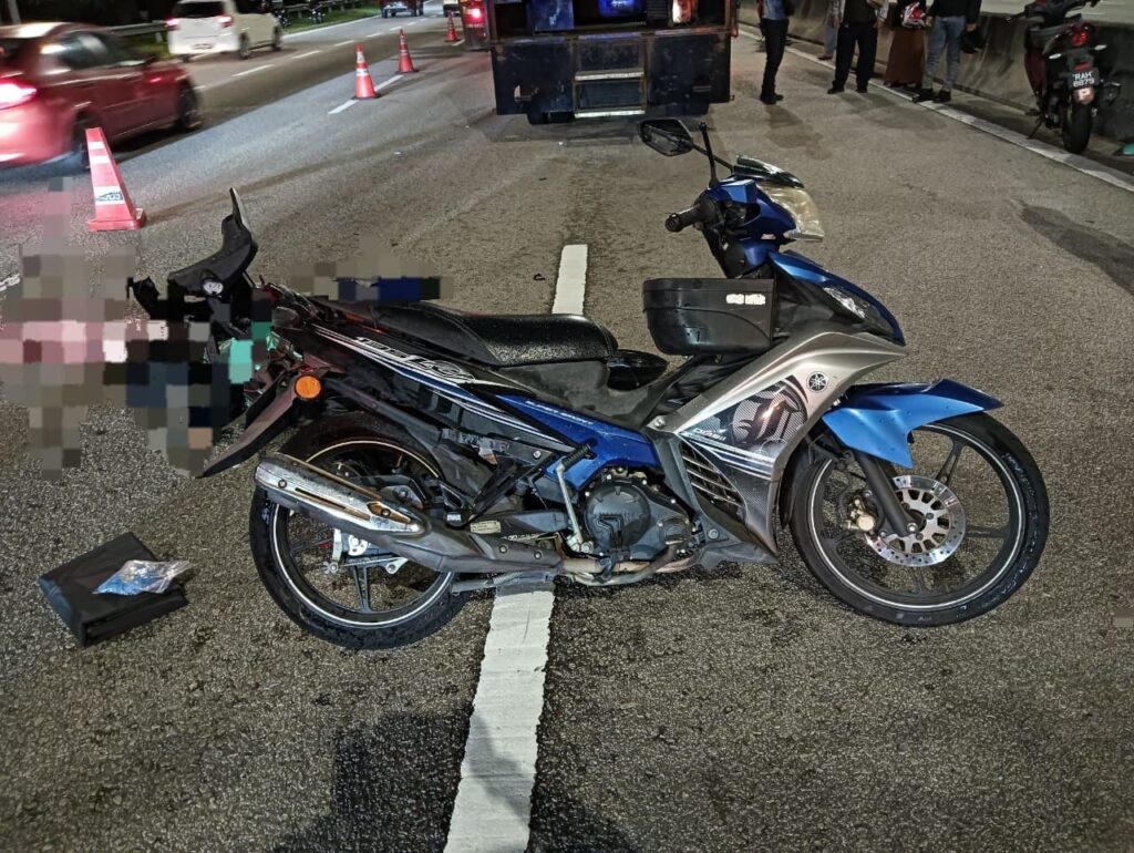 Guru maut digilis treler selepas motosikal hilang kawalan