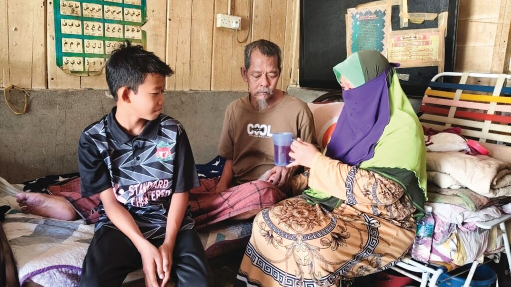 Bakti pada tanah bantu di saat sukar