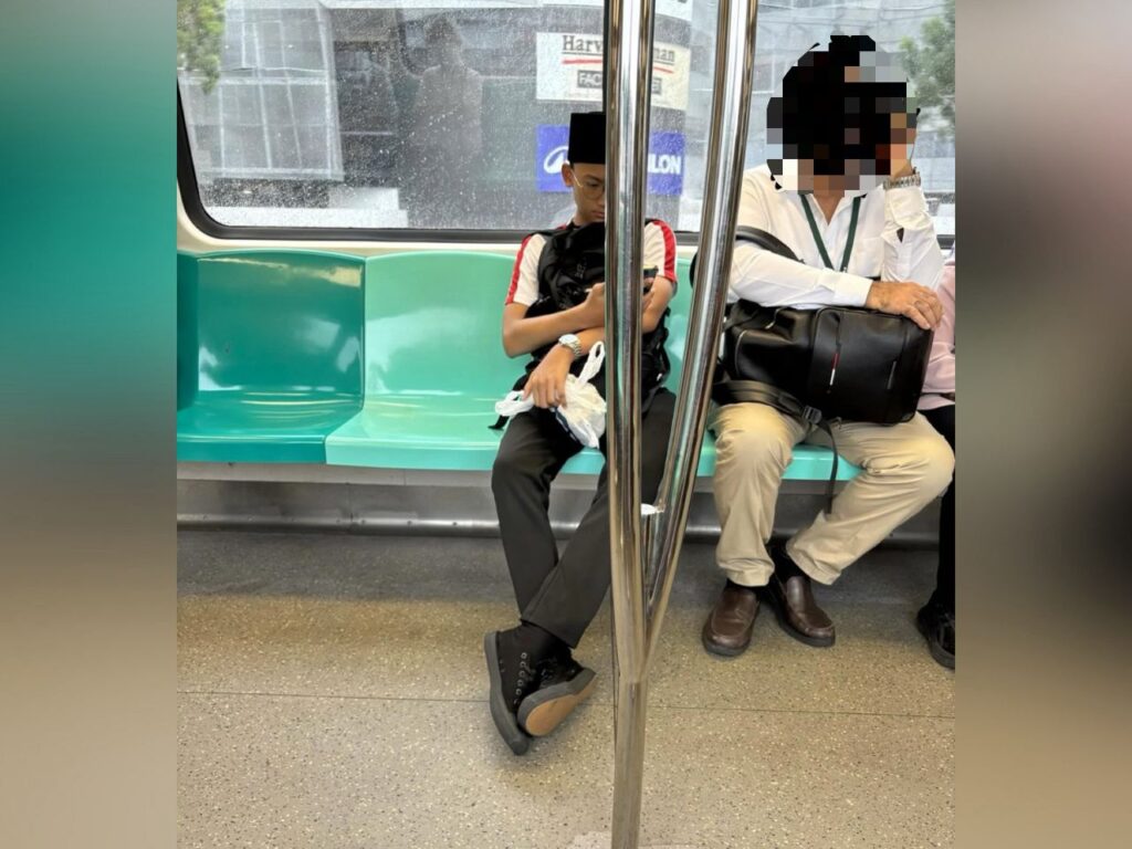 Pelajar madrasah dipuji, kutip sampah dibuang orang lain