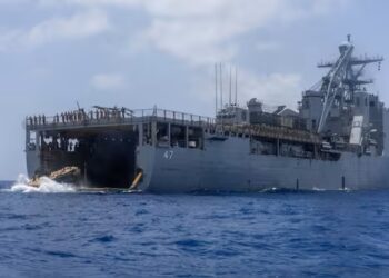 Iran balas dendam, dron serang kapal perang Amerika