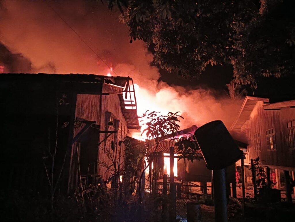 Lapan rumah terbakar, 30 tong gas meletup