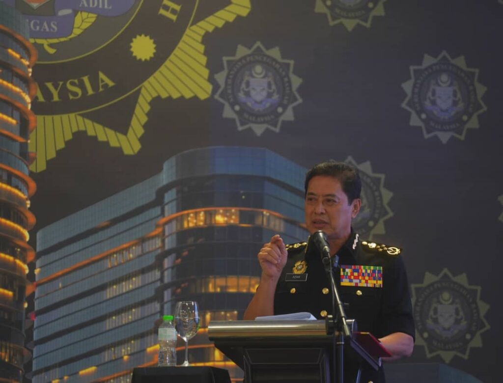 Azam enggan ulas isu lanjutan kontrak