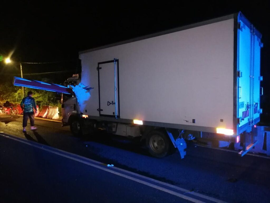 Palang penghadang LTU Gua Musang sekali lagi tumbang dirempuh lori