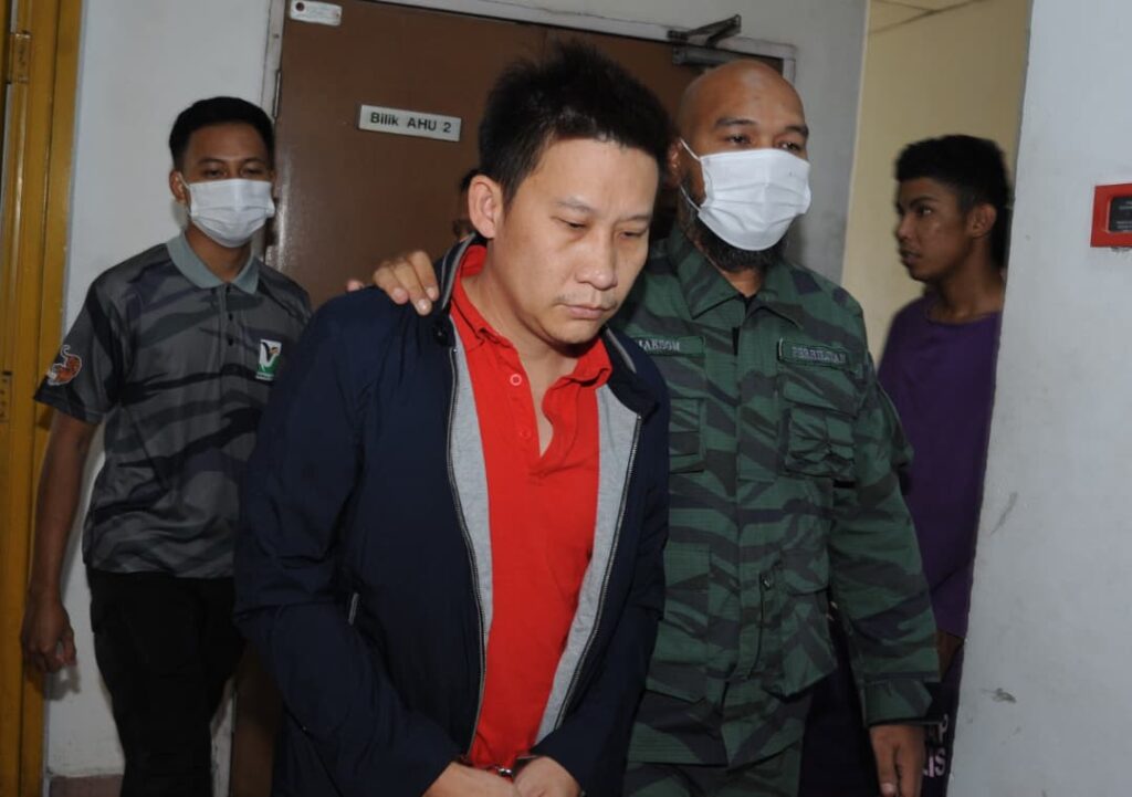 Lelaki Vietnam mengaku salah simpan lebih 1,000 hempedu, lidah ular sawa