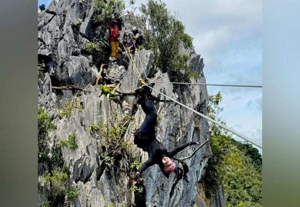 Buat aksi backflip di puncak  Gua Ikan