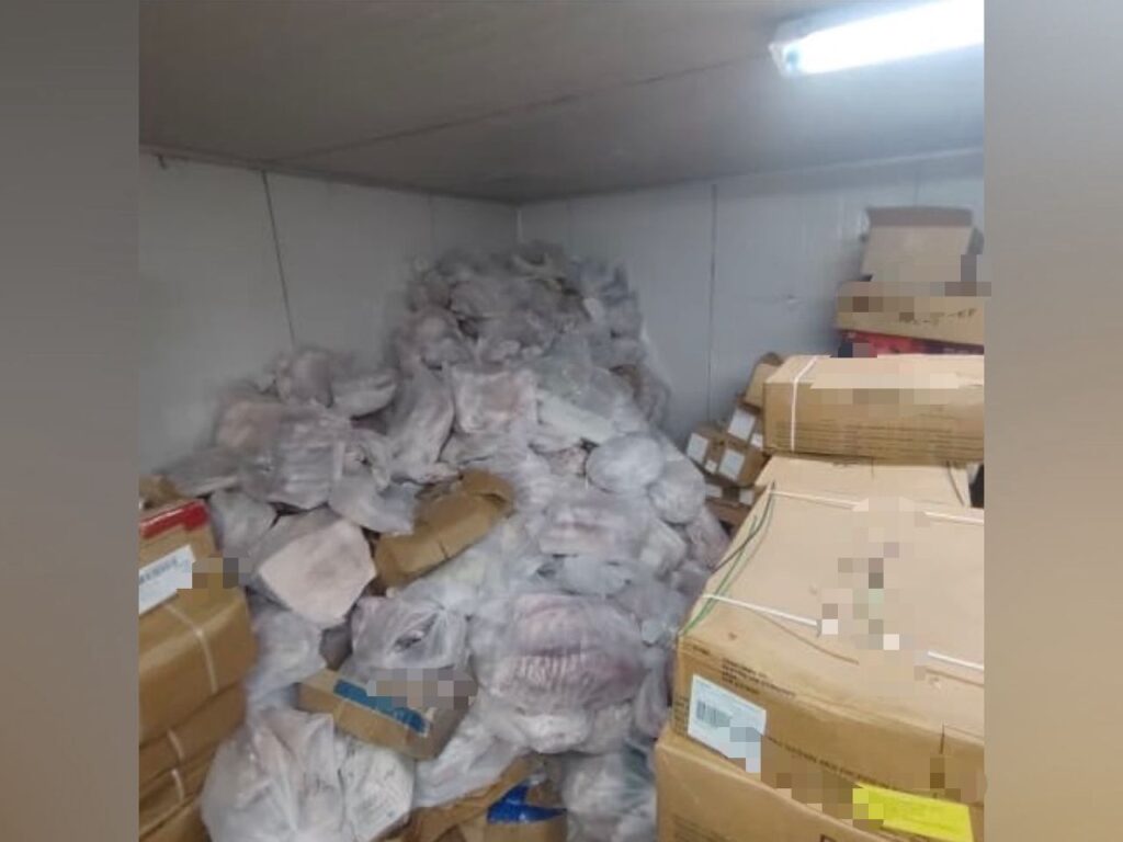 Sindiket makanan sejuk beku tidak sah diserbu, 9 lelaki ditahan