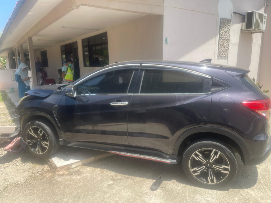 Tragedi lepas solat zuhur, pelajar maut dirempuh SUV guru dalam sekolah