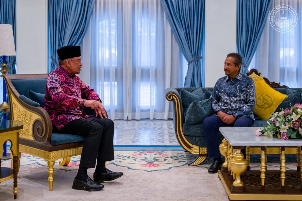 Anwar junjung kasih Sultan Terengganu, sembah maklum perkembangan negara