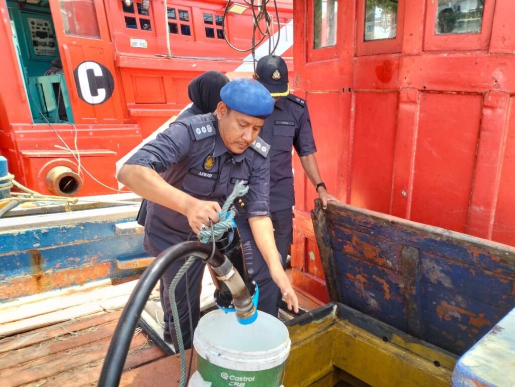 Untung RM5 seliter, nelayan pilih seludup diesel berbanding tangkap ikan