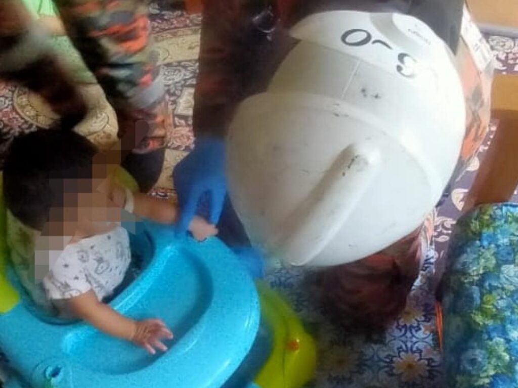 Bayi 7 bulan tersepit jari 20 minit pada ‘baby walker’