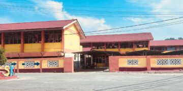 [VIDEO] Pelajar kena histeria hampir terjun tingkat satu bangunan sekolah