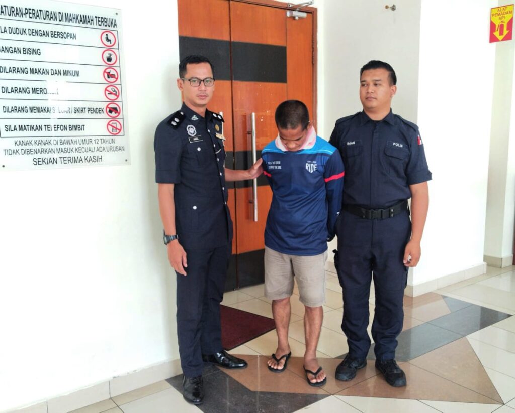 Baru lepas penjara, bekas banduan tunjuk kemaluan