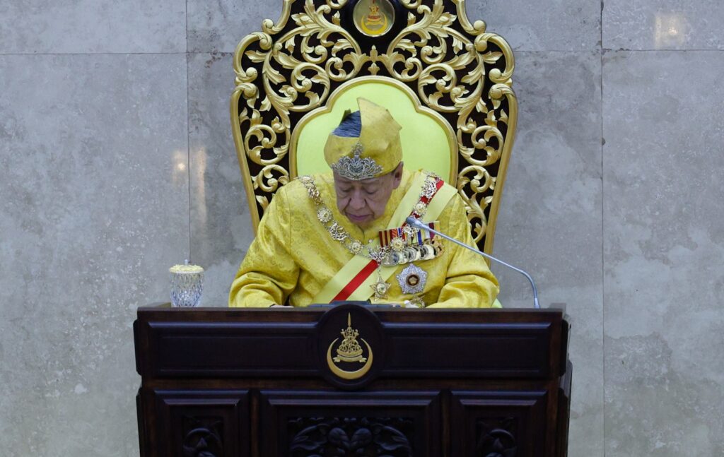 ‘Nasihat beta tidak dipeduli, ibarat curah air ke daun keladi’