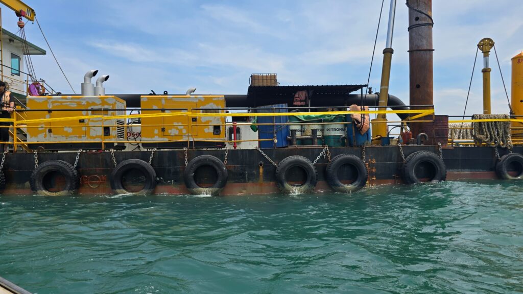 Kontraktor tambak pantai kaut untung ambil pasir