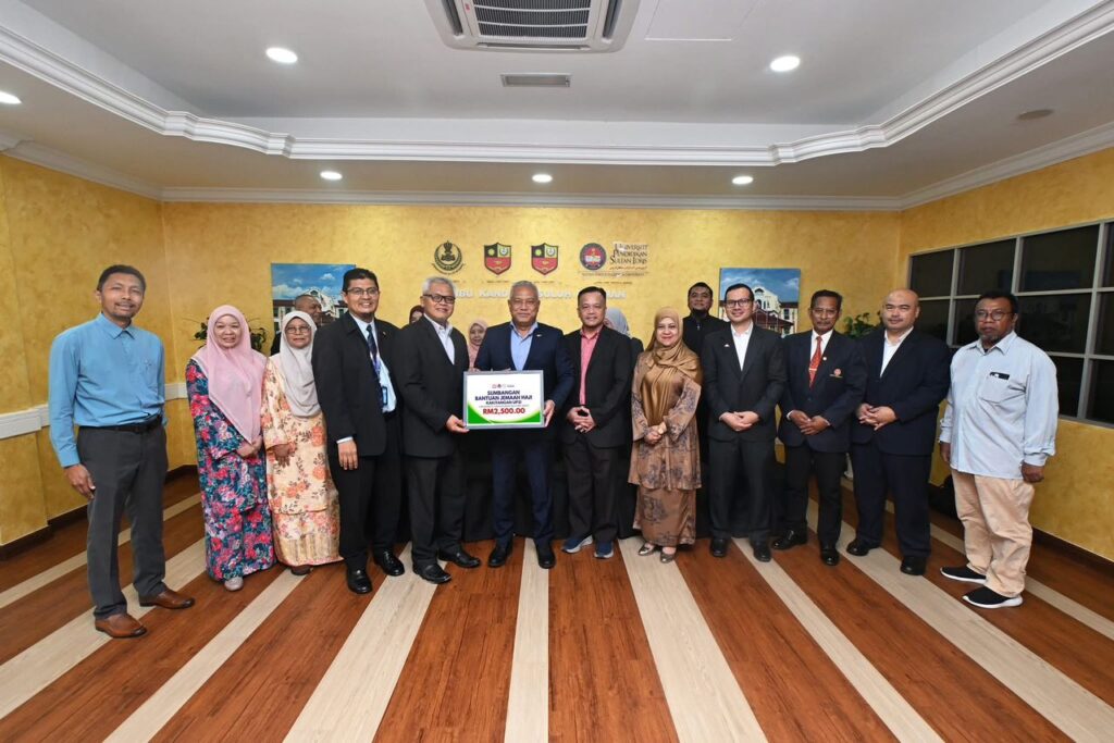 Kakitangan UPSI terpilih haji terima sumbangan RM2,500 seorang