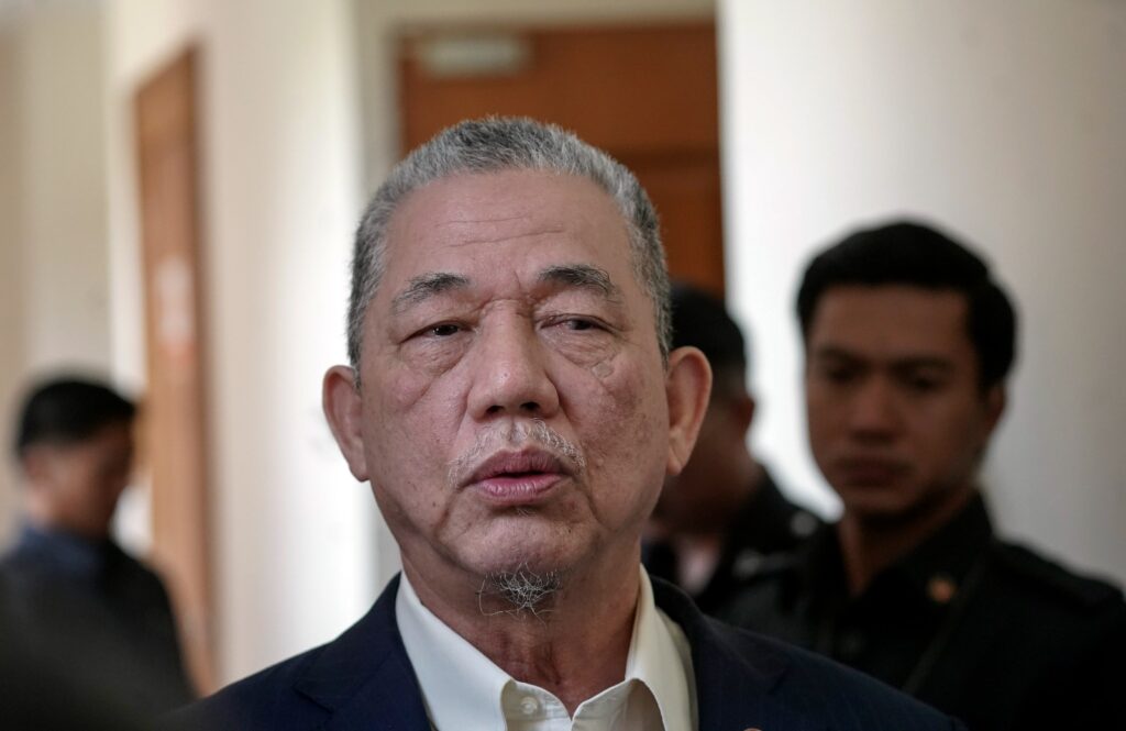 Bekalan plastik dalam negara cukup untuk dua bulan