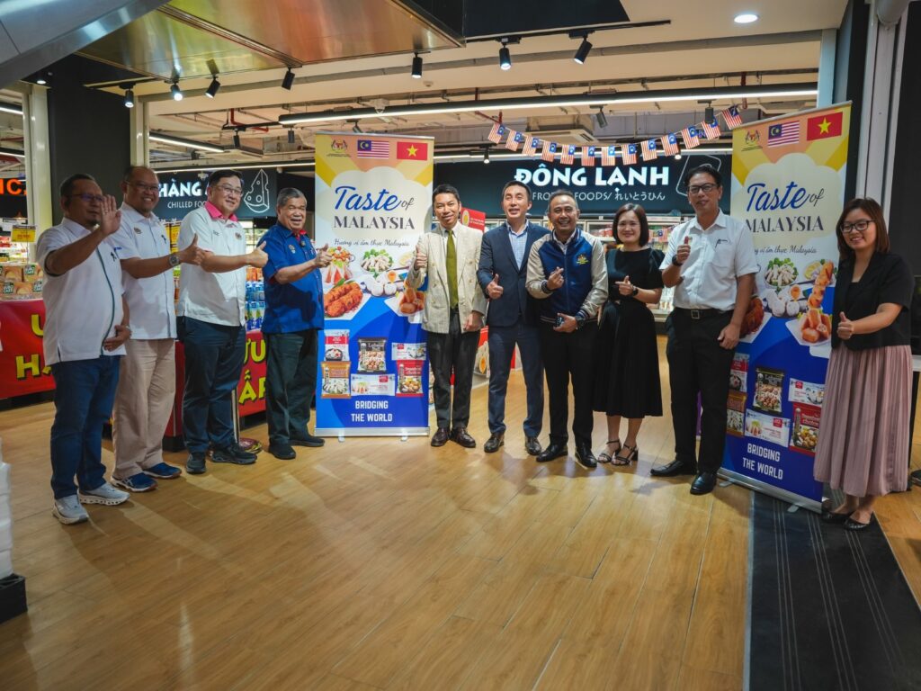 Bang Mat seronok, lebih 20 jenis produk tempatan di Fujimart Hanoi