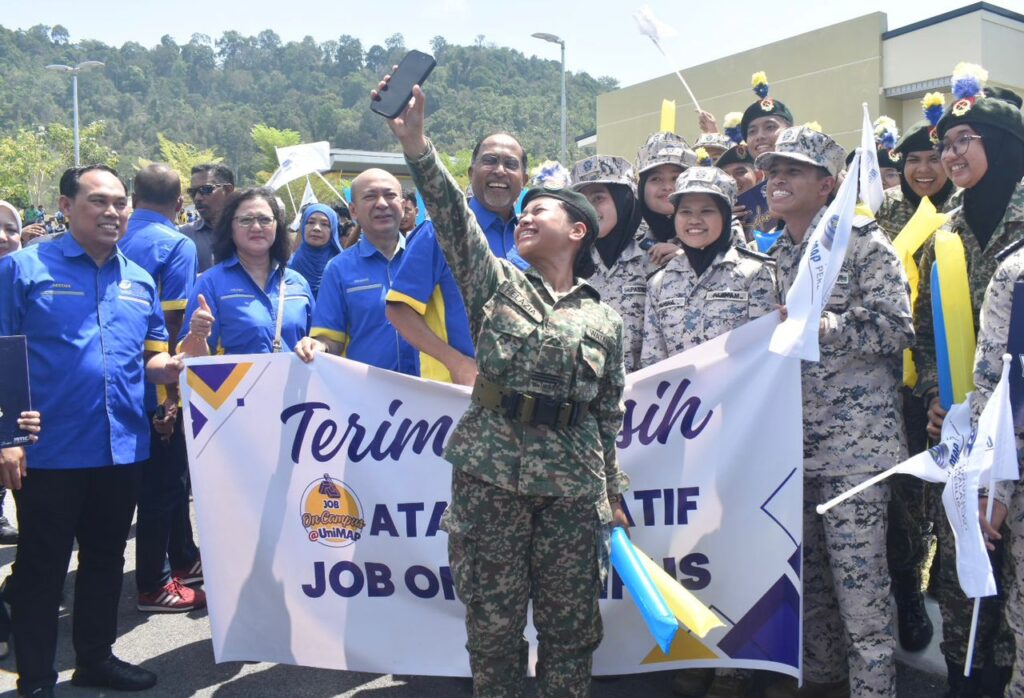 Syarat wajib Bahasa Melayu, Sejarah dalam proses perbincangan