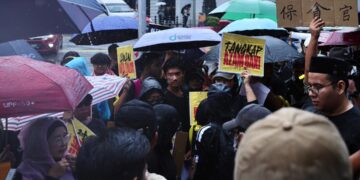 Kecoh, peserta himpunan Tangkap Azam Baki gaduh mulut