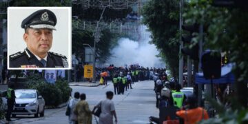 [VIDEO] Himpunan Tangkap Azam Baki: Polis buru individu bakar mercun